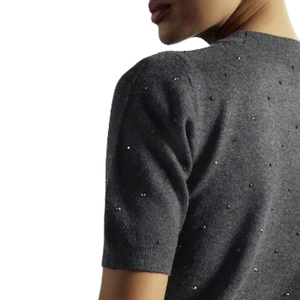 Pull en maille à manches courtes gris anthracite uni, orné de strass thermocollés, léger, ultra-doux, coupe ajustée pour femme - Product Image 4