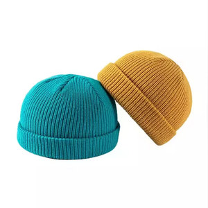 Bonnet d'hiver chaud en fibre acrylique de couleur unie avec logo brodé personnalisé, vente en gros de mode, bonnets tricotés avec logo sur mesure - Product Image 1