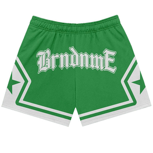 Shorts en maille polyester respirante pour femmes, 140 GSM, vert et blanc, avec empiècements latéraux à étoiles, logo personnalisé imprimé, vêtements de sport pour femmes - Product Image 1