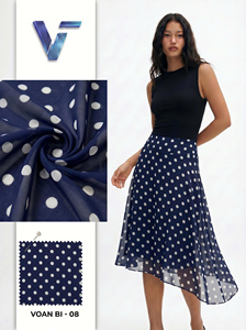 Tissu satiné latin respirant et léger 100 % polyester pour vêtements de détente et tenues d'intérieur pour femmes et hommes - Product Image 5