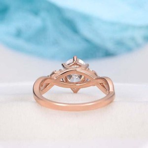 Anillo de compromiso de moissanita con corte de pera de moda, oro amarillo de 14K, anillo de boda de cinco piedras, anillo de promesa nupcial, regalos de aniversario para esposa - Product Image 6