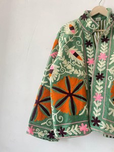 Veste Bohème en Velours Vert Menthe Broderie Florale Suzani pour Femme – Manches Longues, Col Montant – Idéale Automne et Printemps - Product Image 3