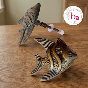 Poignée de meuble en forme de poisson en corne et laiton, style côtier, design moderne, pour tiroir et porte de cuisine, poignée décorative - Product Image 2
