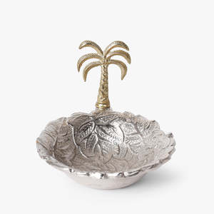 Bol décoratif de luxe en métal argenté avec finition dorée, poignée sculptée en forme de palmier, motif de feuilles orné, pour servir des fruits secs - Product Image 2