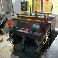 Machine manuelle de rainage et de découpe pour la production de boîtes en carton ondulé et les machines d'emballage