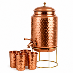 Distributeur d'eau en cuivre martelé fait main avec support et 4 verres en cuivre pour boissons, idéal pour la maison, l'hôtel, le restaurant, vente en gros - Product Image 1