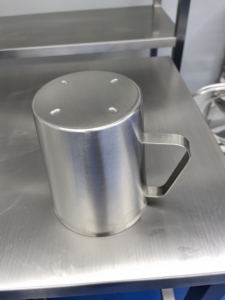 Vaso Medidor Manual de Acero Inoxidable de 1000 ml / 32 oz para Uso Hospitalario, Juego de Instrumentos con Certificación CE Clase I, 5 Años de Vida Útil - Product Image 4
