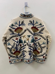 Abrigo de Invierno Bohemio, Chaqueta de Terciopelo Bordada con Flores Suzani, Cortavientos, Tejida, de Algodón, Bordada con Flores Suzani - Product Image 3