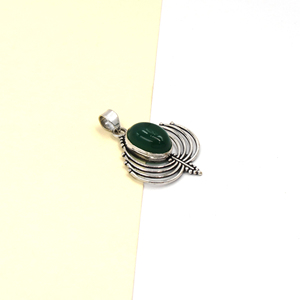 Collier pendentif en onyx vert naturel en forme de poire 11x15mm, laiton plaqué or 18 carats, serti à la collette, style bohème, avec cordon - Product Image 4