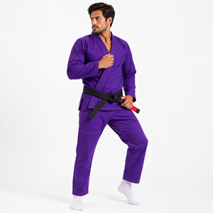 Traje de BJJ premium diseñado para la práctica de grappling con costuras reforzadas, tela transpirable y movimiento sin restricciones durante la intensa actividad. - Product Image 6
