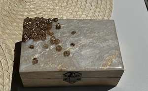 Caja de Resina con Efecto Perla de Lujo - Product Image 3