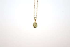 Pendentif en péridot brut, pierre de naissance d'août, argent sterling 925 plaqué or 14 carats, cristal de guérison, bijou délicat, cadeau - Product Image 4