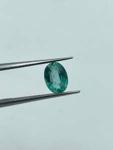 พลอยมรกตธรรมชาติคุณภาพสูงจากแซมเบีย รูปทรงวงรี ขนาด 5.20x7.20 มม. น้ำหนัก 0.95 กะรัต - Product Image 2