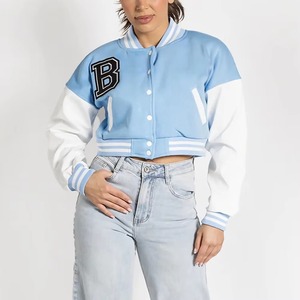 Blouson universitaire léger personnalisé pour femme avec manches en cuir véritable, manteau en laine style Letterman, coupe ajustée, vêtement d'extérieur - Product Image 2