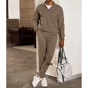 Conjunto Deportivo Urbano para Hombre - Sudadera con Hombros Caídos y Pantalones Ajustados - Estilo Moderno para Invierno - Product Image 4