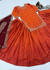 Tenue de créateur pour femme : Nouveau modèle de top avec broderie lourde et travail de sequins, accompagné d'un Lehenga Choli - Product Image 5