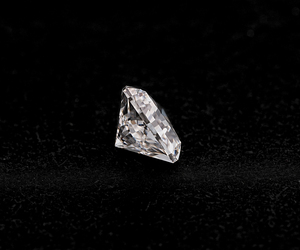 Diamant unique de 2,30 carats, taille triligne, EF VVS-VS, certifié IGI, cultivé en laboratoire, percé au laser, haute qualité pour la fabrication de bijoux OM GEMS - Product Image 5