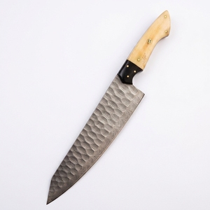 Couteau de Chef en Acier Damas Martelé avec Manche en Résine Osseuse, Couteau de Cuisine Forgé à la Main, Vente en Gros Fabricant - Product Image 1