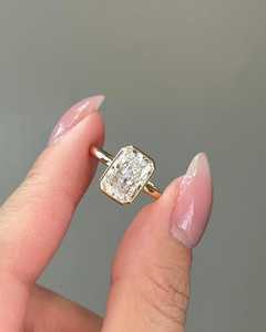 Anillo de Diamante Cultivado en Laboratorio de 3.01CT VS1 con Corte Radiante, Oro Sólido de 14K, Regalo Perfecto para Bodas y Fiestas para Enamorados - Product Image 2