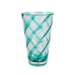 Vaso de Agua Moderno en Espiral de Plástico Irrompible para Beber al Aire Libre Junto a la Piscina - Product Image 1