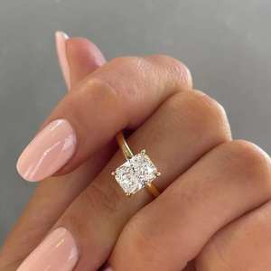 Anillo de Compromiso con Diamante Cultivado en Laboratorio Certificado por IGI, Corte Radiante, Anillo Solitario con Halo Oculto de Diamantes en Oro Amarillo Sólido de 14K - Product Image 5