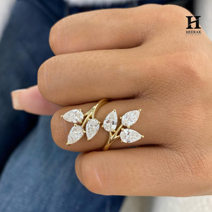 แหวนทอง 14K รูปใบไม้ประดับเพชรทรงลูกแพร์แบบกำหนดเอง แหวนหมั้นเพชรเพาะเลี้ยงในห้องปฏิบัติการสำหรับผู้หญิง ได้รับการรับรองจาก IGI - Product Image 1