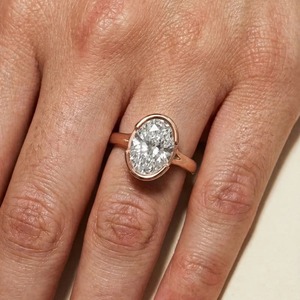 Anillo de Compromiso Solitario con Diamante Cultivado en Laboratorio de Corte Ovalado de 2.50 CT en Oro Blanco, Amarillo y Rosa de 14K - Product Image 6