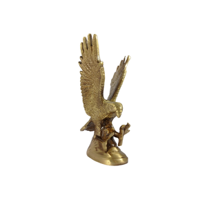 Statue d'aigle volant en laiton, sculpture artisanale de Garuda, objet décoratif pour la maison et le bureau - Product Image 1