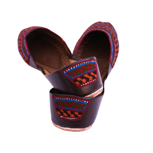 Khussa pour femmes de haute qualité, fabriquées à la main, style Punjabi pakistanais, avec logo et couleur personnalisés, en cuir véritable souple, fermeture auto-agrippante. - Product Image 2