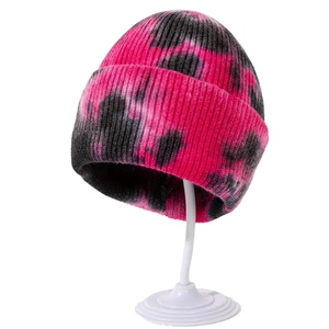 Nouvelle mode Tie-Dye bicolore chaud tricoté chapeau pour adultes hommes et femmes 3D broderie en gros Stock pour voyage scène Applicable - Product Image 1