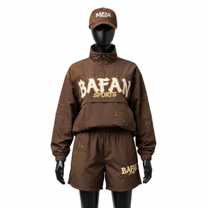 ชุดเซ็ตเสื้อแจ็คเก็ตกันลมผ้าโพลีเอสเตอร์พรีเมียมน้ำหนักเบา ผ้าทอเรียบ สีน้ำตาล แต่งแถบสไตล์ยูทิลิตี้ พิมพ์โลโก้ตามสั่ง ไซส์พลัส - Product Image 1