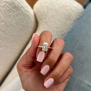 Anillo de Compromiso Moderno con Diamante Cultivado en Laboratorio de Corte Esmeralda de 3.0 CT, Oro de 14K, Media Montura, Elegante para Boda o Propuesta - Product Image 2