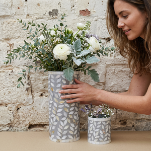 Pots de fleurs écologiques sculptés à la main en os et en résine - Design élégant et unique pour la décoration murale, de la maison et du bureau - Product Image 1