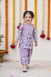 ชุดคุर्ตาฟาร์ชีสำหรับเด็กผู้หญิง ผ้าฝ้าย แขนยาว แต่งลูกไม้ลายดอกไม้ พิมพ์ลายดิจิทัล สีขาว เหมาะกับทุกฤดูกาล ทรงปกติ - Product Image 2