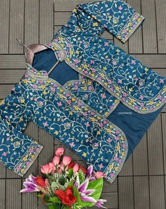 Sari en satin épais avec blouse brodée, sari en satin avec veste de créateur, sari en satin brodé fantaisie, sari en satin de luxe - Product Image 2