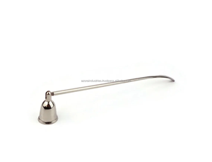 Accesorio Vintage de Azora Industries, candelabro de vela de metal plateado, candelabro de templo - Product Image 6