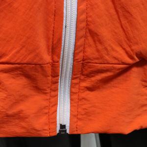 Blouson universitaire homme orange et bleu marine, col montant, fermeture éclair, coupe-vent sportif, design à patchs brodés, color block, Urban Productions - Product Image 5