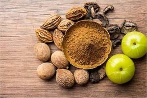 Poudre de Triphala Naturelle |   Mélange d'Amla, Haritaki et Bibhitaki |   Poudre d'herbes ayurvédiques de qualité supérieure |   Qualité d'exportation en gros - Product Image 2