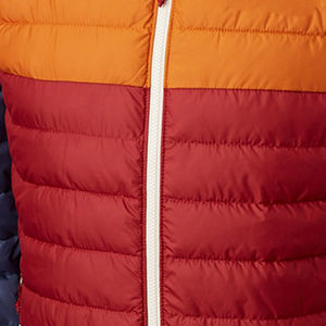 Chaqueta acolchada con capucha para hombre, diseñada para mayor calidez, protección contra el viento y uso casual cómodo en condiciones climáticas más frías. - Product Image 6