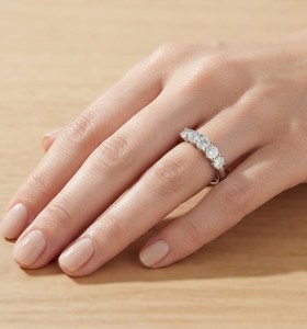 แหวนหมั้นเพชรทรงกลมห้าเม็ด เพชรเลี้ยงในห้องปฏิบัติการ ทองคำแท้ 9K 10K 14K 18K น้ำหนัก 0.99 กะรัต แหวนขอแต่งงาน เครื่องประดับชั้นดี รับรองโดย IGI - Product Image 3