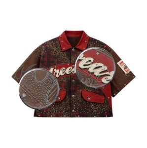 Chemise streetwear pour homme, patchwork, col rabattu, imprimé léopard rouge, broderie logo avant, style automne, style USA, mode américaine - Product Image 3