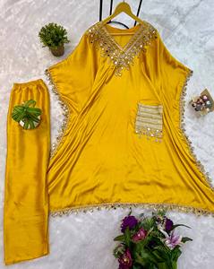 Ensemble de kaftan en satin Devsena de qualité supérieure avec travail de miroir véritable et poche en dentelle brodée - Product Image 5