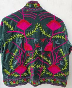 Chaqueta de terciopelo verde oscuro estilo vintage para mujer, bordada con flores, manga larga, cuello de solapa, estilo étnico bohemio, cálida para invierno, venta al por mayor - Product Image 2