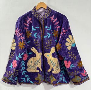เสื้อแจ็คเก็ตกำมะหยี่ปักมือลายดอกไม้สไตล์วินเทจสำหรับผู้หญิง เป็นมิตรกับสิ่งแวดล้อม คอตั้ง แขนยาว ปักลายซูซานี  พร้อมโลโก้  ผ้าทอ - Product Image 1