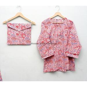 ชุดนอนผ้าฝ้าย 100% สีชมพูแบบ 2 ชิ้น เป็นมิตรกับสิ่งแวดล้อม ลายดอกไม้ แขนยาว คอกลม เนื้อผ้านุ่ม ไม่ถักทอ เหมาะสำหรับฤดูร้อน - Product Image 3