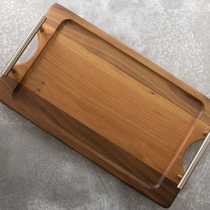 Bandeja de Madera de Primera Calidad con Asa en Forma de Arco, Diseño Duradero y Contemporáneo para Servicio de Alimentos y Decoración - Product Image 1
