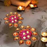 Candélabre circulaire en métal avec supports pour diya, pour les activités religieuses et les décorations festives