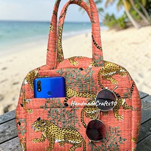 Bolsa de tela de algodón para todas las estaciones con bordado de patrón floral, ribete a rayas rosa y verde, parte superior abierta para compras - Product Image 3
