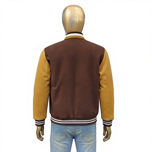 เสื้อแจ็คเก็ต Letterman Varsity แบบคลาสสิกสำหรับทุกเพศ ทูโทน คอตั้ง โลโก้ด้านหน้า ตัวเสื้อทำจากผ้าขนสัตว์สีน้ำตาล แขนเสื้อสีเหลืองมัสตาร์ด - Product Image 2