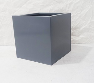 Pot de fleurs carré moderne en métal, profil bas, décoratif, pour plantes d'intérieur et d'extérieur, pot de jardin contemporain, pot de table. - Product Image 4